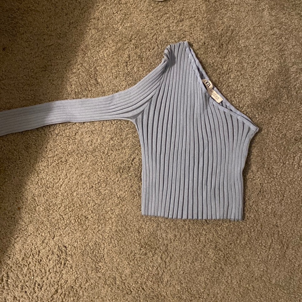 Asymmetrical one shoulder long sleeve